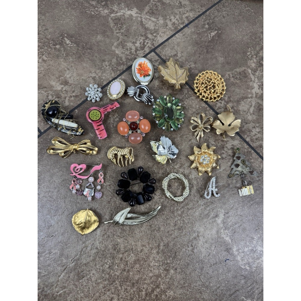 Vintage Costume Lot Of 22 Brooches Pins Mixed Styles Gold Tone Silver Rhinestone